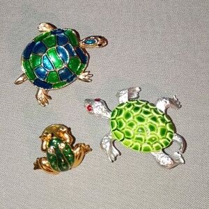 3- Vintage Green Turtles and Avon Frog Pins Brooch